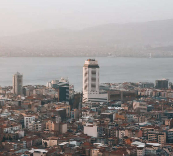 İzmir Toplu Konut Yönetiminde Başarının Sırrı: Yenilikçi Yaklaşımlar ve Uygulamalar